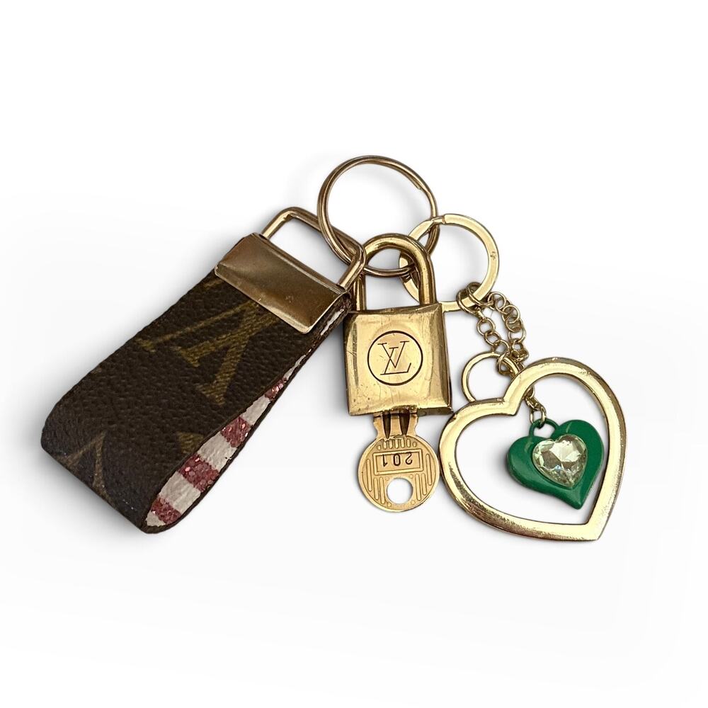 Louis Vuitton Lock & Key #201 w/a Green Heart Charm Loop Keychain